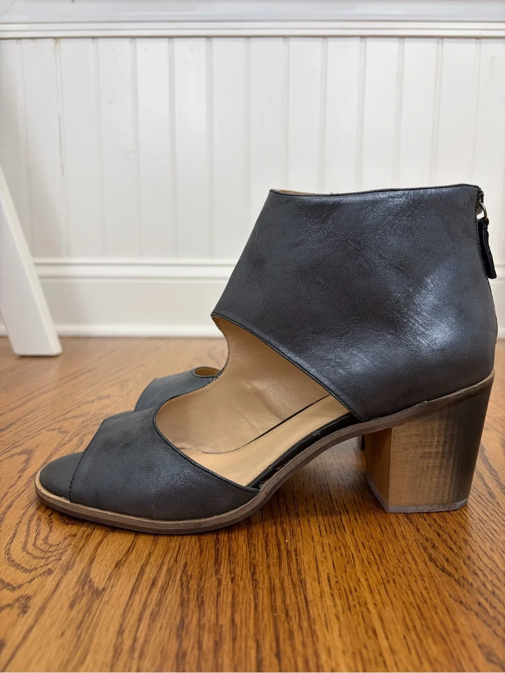 Kelsi Dagger Open-toe Gray Leather Chunky Heels (11)